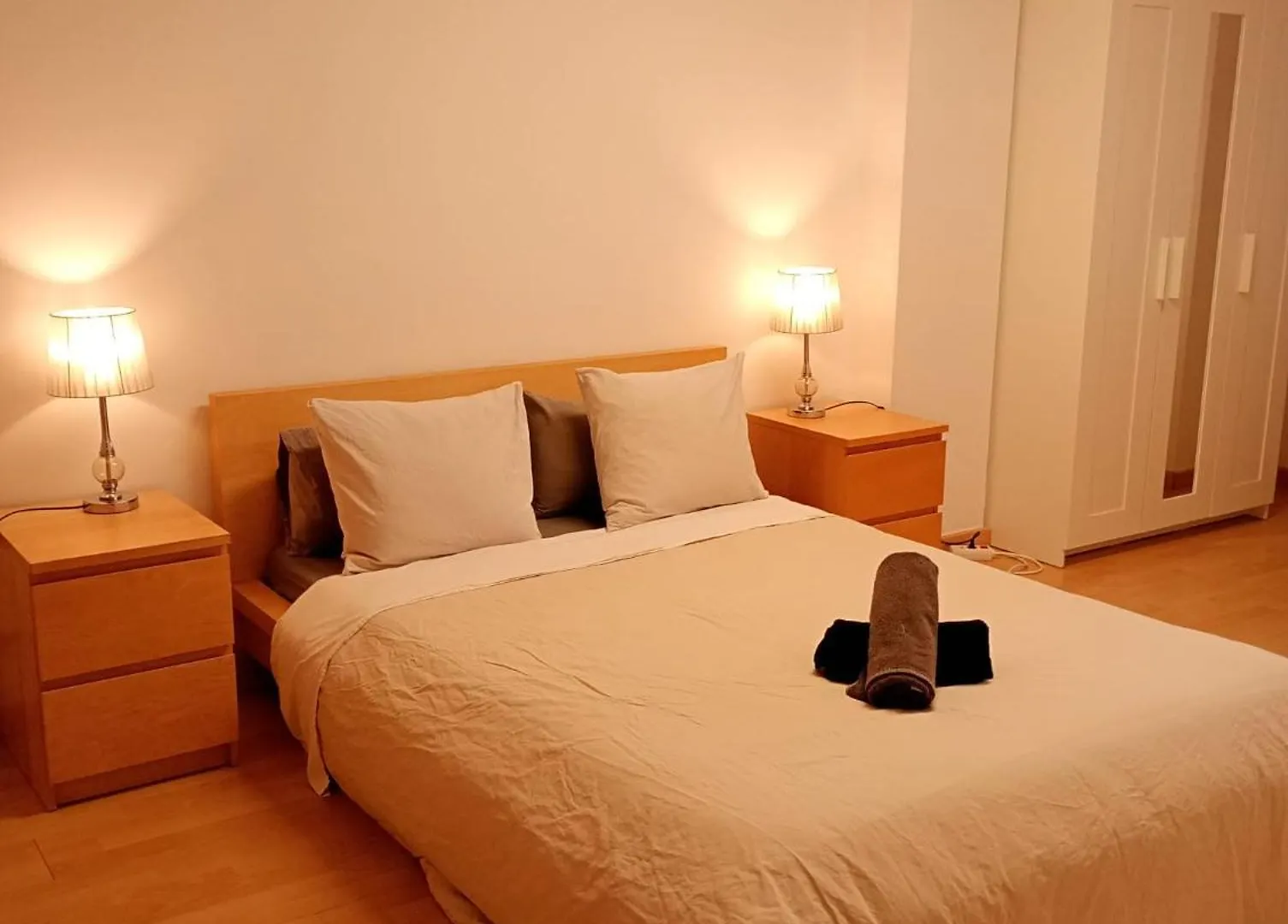 City Center Double Sunny Room Barcelona